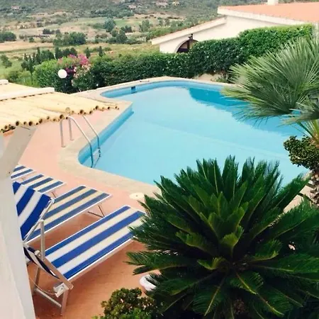 Villa Sleeps 6 Pool Wifi *